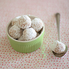 Chocolate Coconut Truffles - Recipe photo by vanillasplash