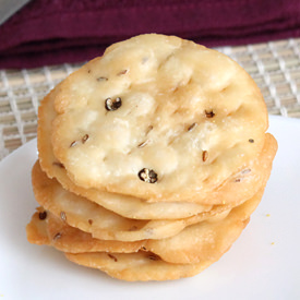 Crispy Tea Time Snack – Farsi Puri - Recipe photo by foodviva