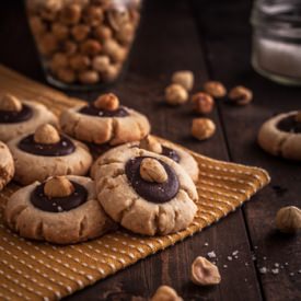 Hazelnut & Chocolate Sandies - Recipe photo by goodiesavolonte
