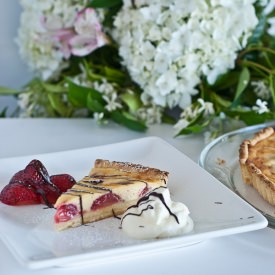 Strawberry Sour Cream Tart - Recipe photo by Suzanneper