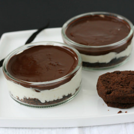 Chocolate and Vanilla Cheesecakes - Recipe photo by themisstools
