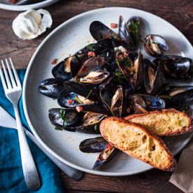 Mussels with Chorizo & Parsley - Recipe photo by goodiesavolonte