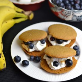 Blueberry-Banana Gingersnap S'mores - Recipe photo by jollytomato