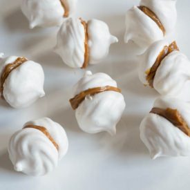Meringue Clouds - Recipe photo by I am Cooking with Love