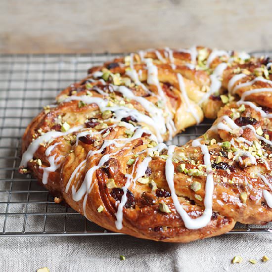 Pistachio and Cranberry Couronne - Recipe photo by FigandHoney