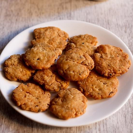 Punjabi Mathri - Recipe photo by vegrecipesofindia