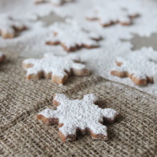 Snowflake Cookies - Recipe photo by cookiecrumble