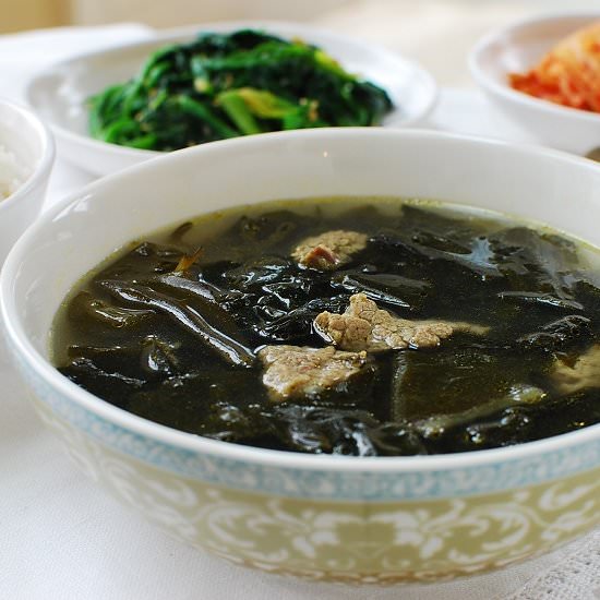 Miyeok Guk (Beef Seaweed Soup) - Recipe photo by hyosunro