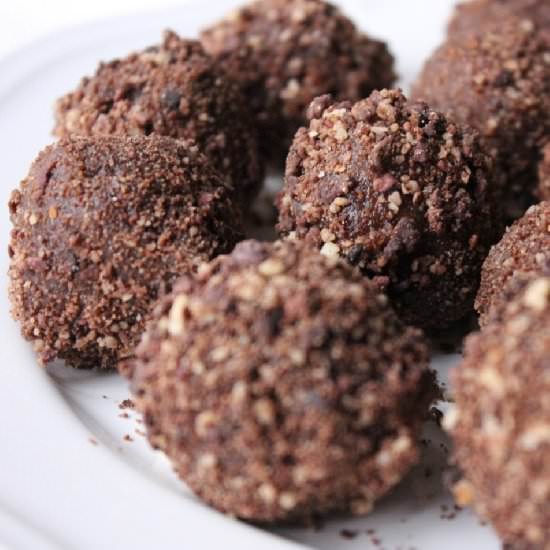 Paleo Chocolate Almond Banana Bites - Recipe photo by leafparade