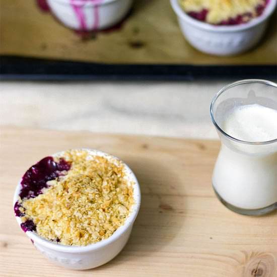 Pear, blueberry and orange crumble - Recipe photo by sugarthumb