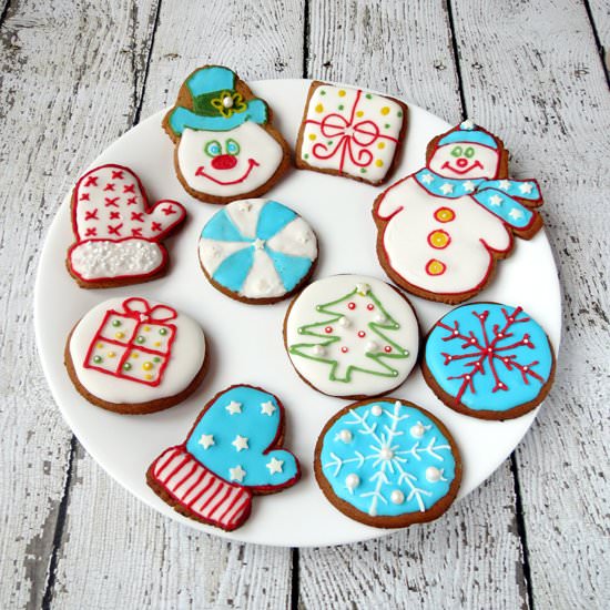 Crispy Gingersnap Cookies - Recipe photo by yummyaddiction