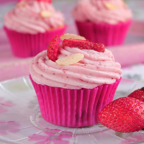 Almond and Strawberry Cupcakes - Recipe photo by bakingyummies