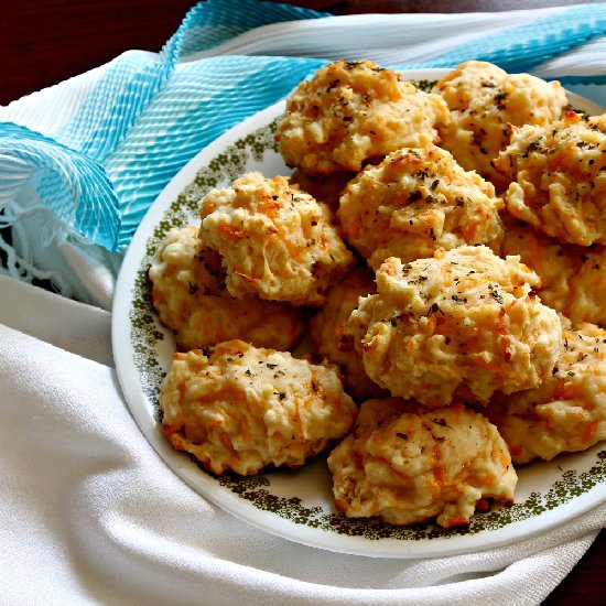 Red Lobster Cheddar Bay Biscuits - Recipe photo by wallflourgirl