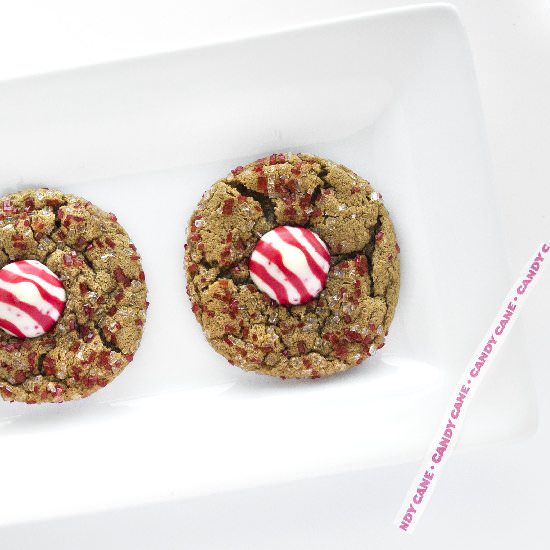 Gingerbread candy cane kiss cookies - Recipe photo by deliciousbydre