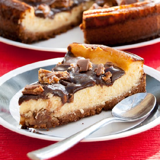 Snickers Bar Chunks Cheesecake - Recipe photo by The Crafting Nook
