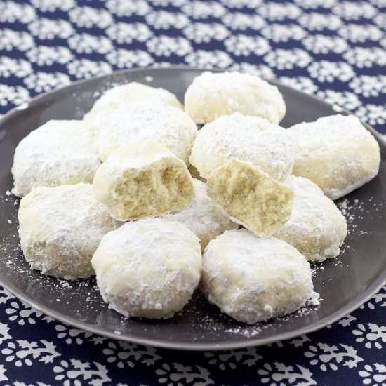 Kourambiethes | Greek Cookies - Recipe photo by lemonandolives