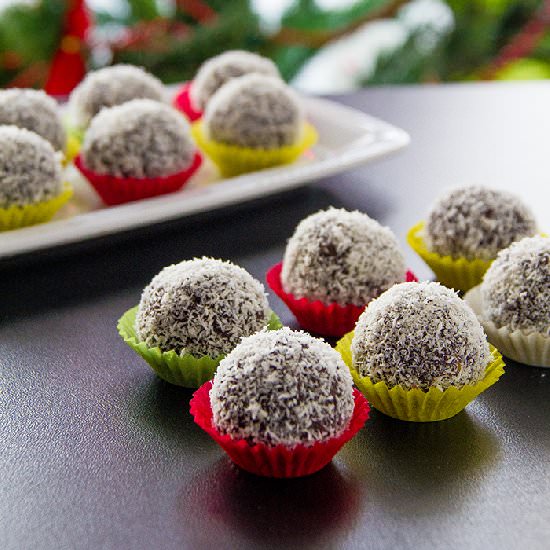 Candy with Nuts and Crackers - Recipe photo by Licuta Marin