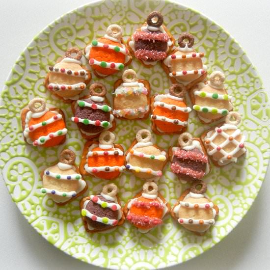 Ornament Cookie and Pretzel Snacks - Recipe photo by sugarswings