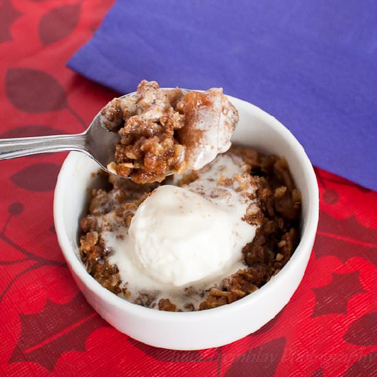 Easy Apple Crisp - Recipe photo by Nugglemama