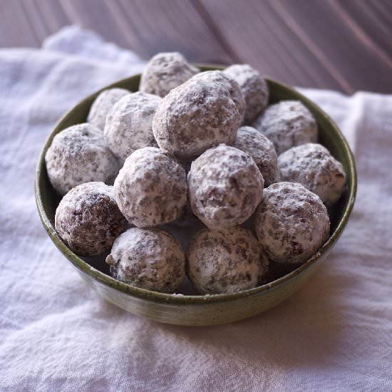 No-Bake Date Ball Cookies - Recipe photo by kiwiandpeach