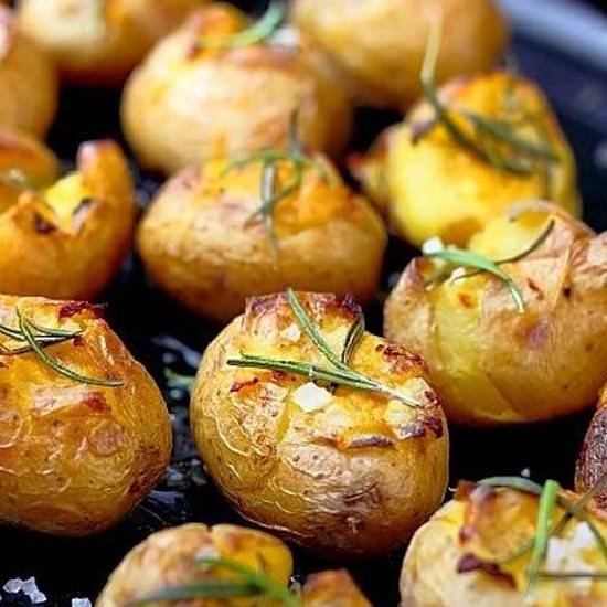 Roasted Rosemary Potatoes - Recipe photo by gastroluv
