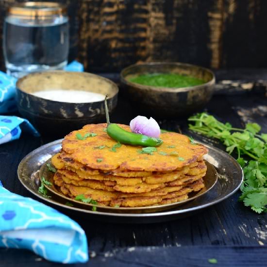 Makki aur mooli ka paratha - Recipe photo by Whiskaffair