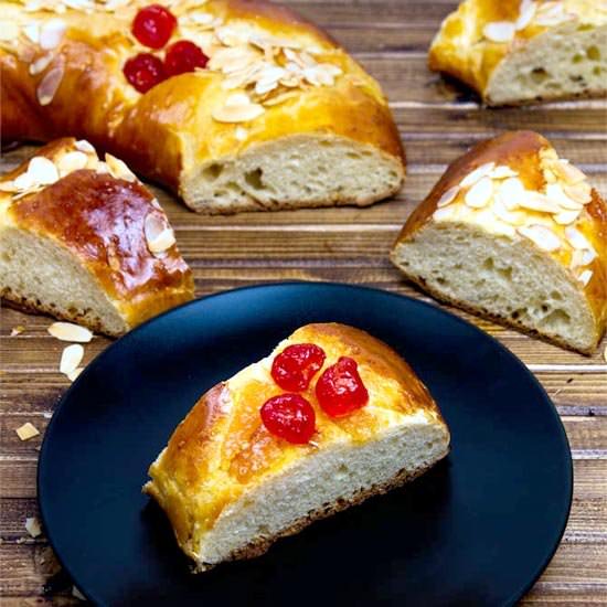 Roscón de Reyes - Recipe photo by Petite Recette