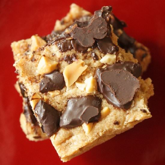 Peanut Butter Chocolate Blondies - Recipe photo by maral.lavida