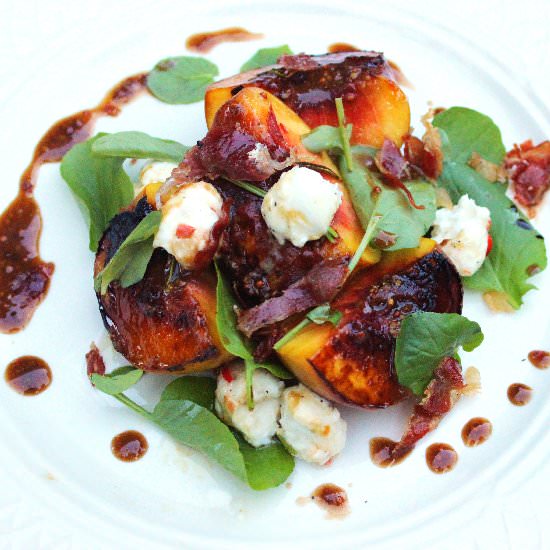 Seared Peach & Prosciutto Salad - Recipe photo by Aphrocuisine