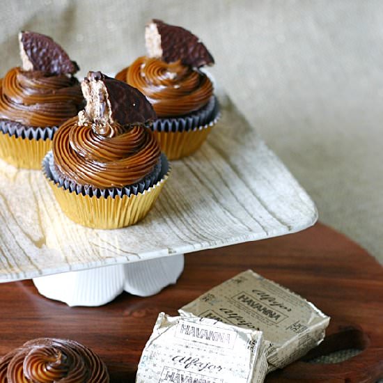 Chocolate Alfajor Cupcakes - Recipe photo by yummycrumble