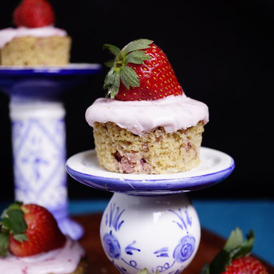 Strawberry Cupcake - Recipe photo by theskinnypot