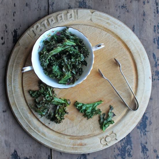 Cinnamon Kale Chips - Recipe photo by veggie desserts