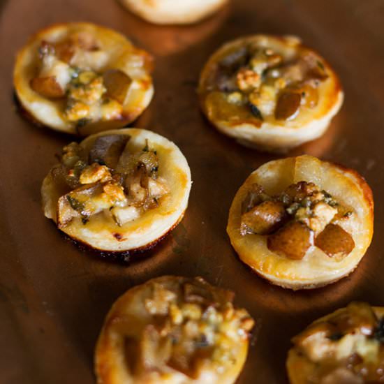 Pear-Blue Cheese Bites - Recipe photo by aidamollenkamp