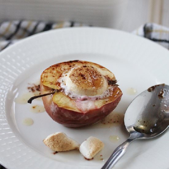 Baked Chocolate Marshmallow Apples - Recipe photo by Beela