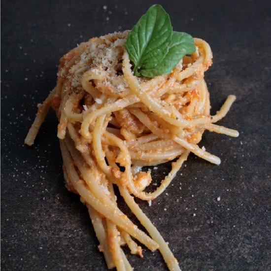 Linguine with Red Pesto - Recipe photo by A day with V