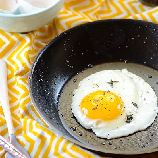 Perfect Sunny-Side Up Eggs - Recipe photo by easyanddelish