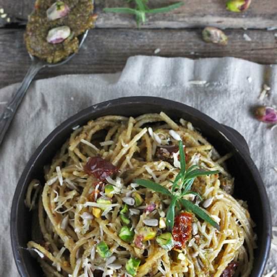 Spaghetti with Pistachio Pesto - Recipe photo by Tosia