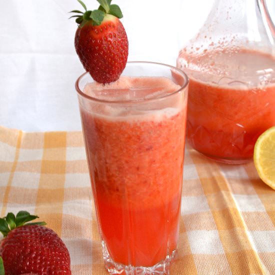 Strawberry and Mango Lemonade - Recipe photo by surprenezmoi