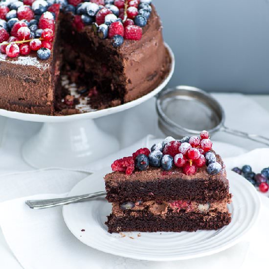 Chocolate Cake with Berries - Recipe photo by mondomulia