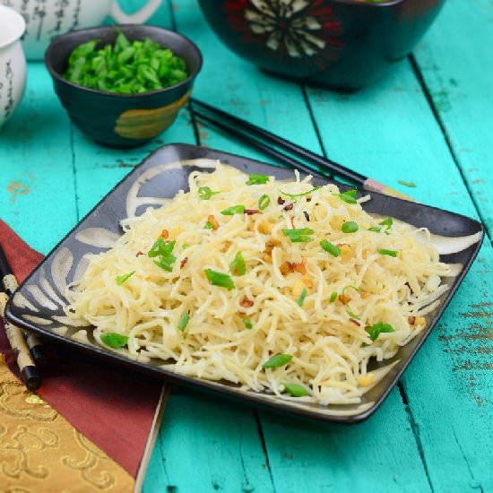 Burnt garlic noodles - Recipe photo by Whiskaffair