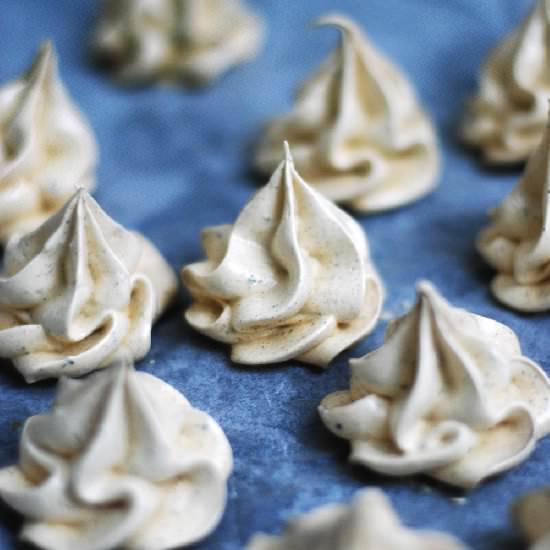 Licorice Meringue Kisses - Recipe photo by copenhagencakes
