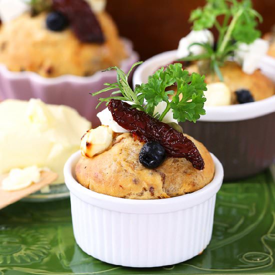 Yeast Buns Mediterranean Style - Recipe photo by madameedith