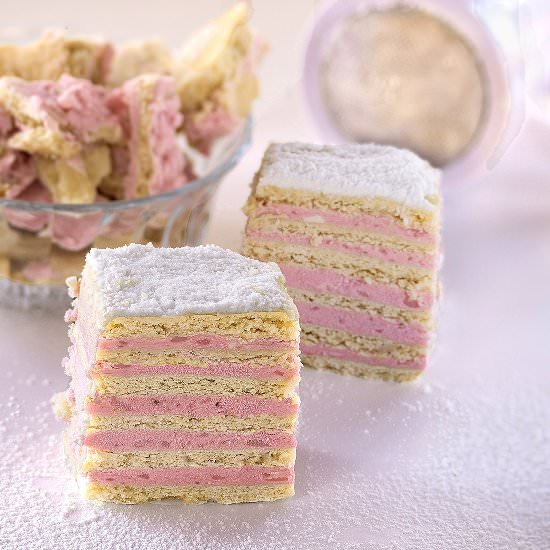 Layer Cake with Cream Filling - Recipe photo by Winnish