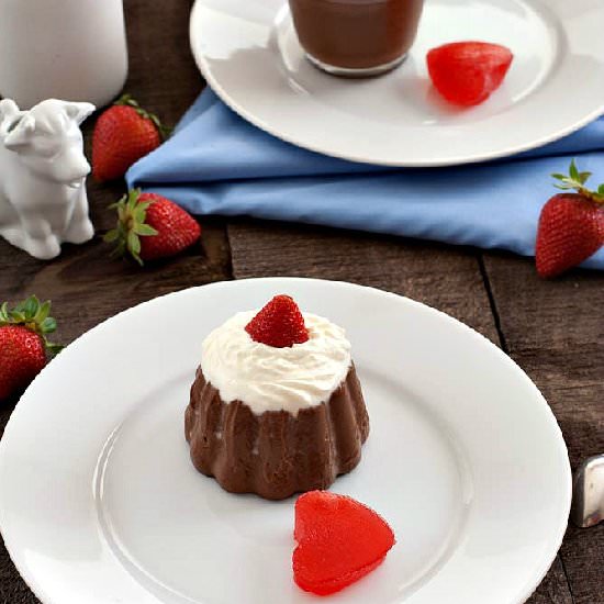 Chocolate Budino w/Strawberry Heart - Recipe photo by manusmenu