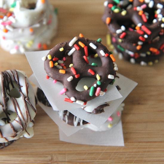 Easy Chocolate Covered Pretzels - Recipe photo by divascancook