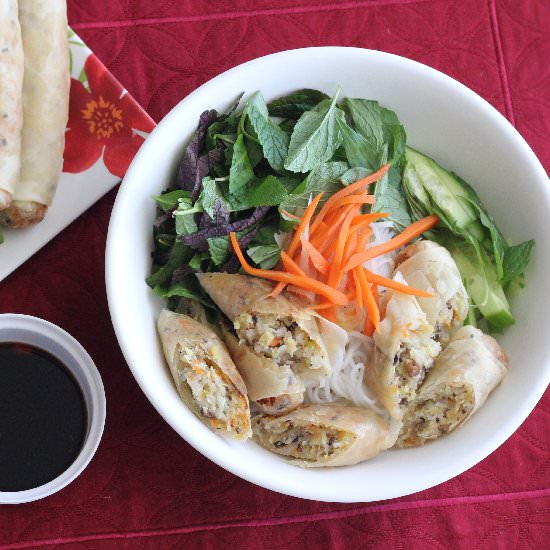 Vegetarian Egg Rolls with Noodles - Recipe photo by Boriville