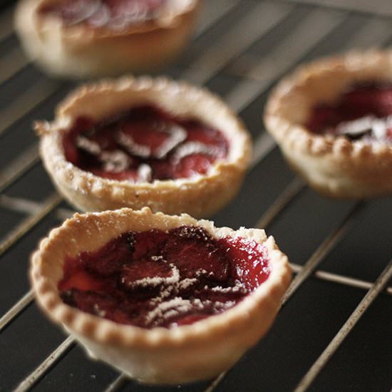 Strawberry tartlets - Recipe photo by Enzo the Baker