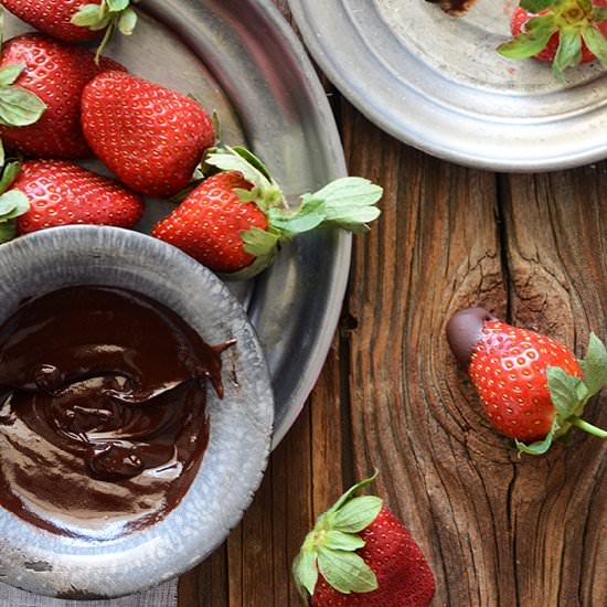2-Ingredient Dark Chocolate Fondue - Recipe photo by AnEdibleMosaic