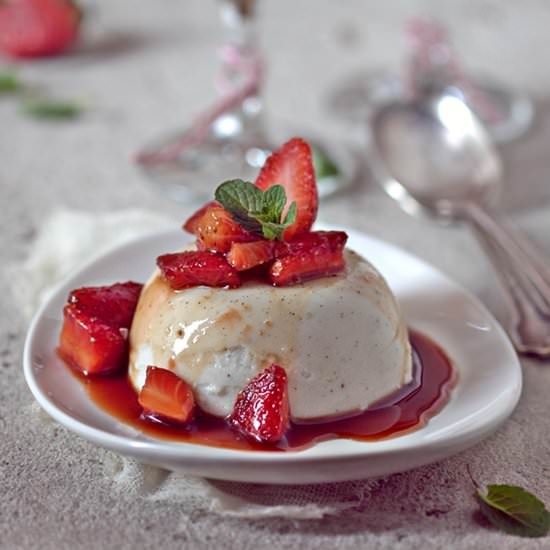 Buttermilk Vanilla Bean Panna Cotta - Recipe photo by vindee