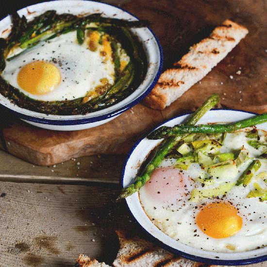Baked Eggs with Leeks & Asparagus - Recipe photo by AFeastForTheEyes